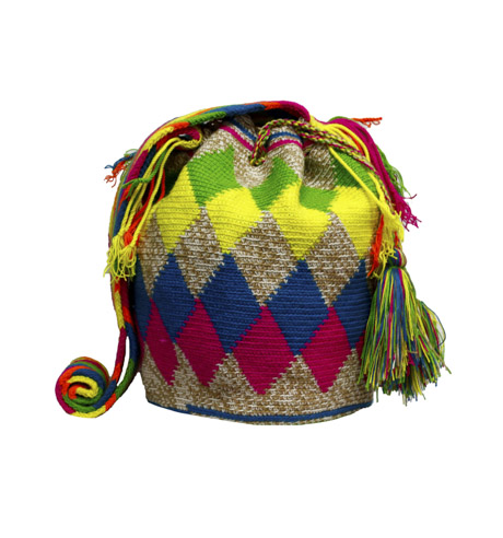 Mochilas Wayuu de La Guajira colombiana - Mochila Wayuu rombos multicolor fondo beige