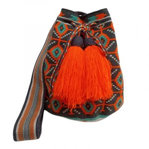 Mochila Wayuu mediana un hilo colores naranja y verde 3 mochila wayuu bag un hilo guajira naranja verde