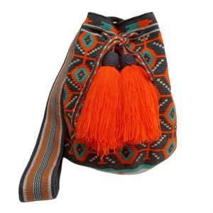 Mochila Wayuu mediana un hilo colores naranja y verde 1 Mochila Wayuu colombiana un hilo