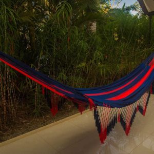 Hamaca tipo Chinchorro azul y rojo 1 Big Hammock known as Chinchorro, completely handmade in colors blue and red